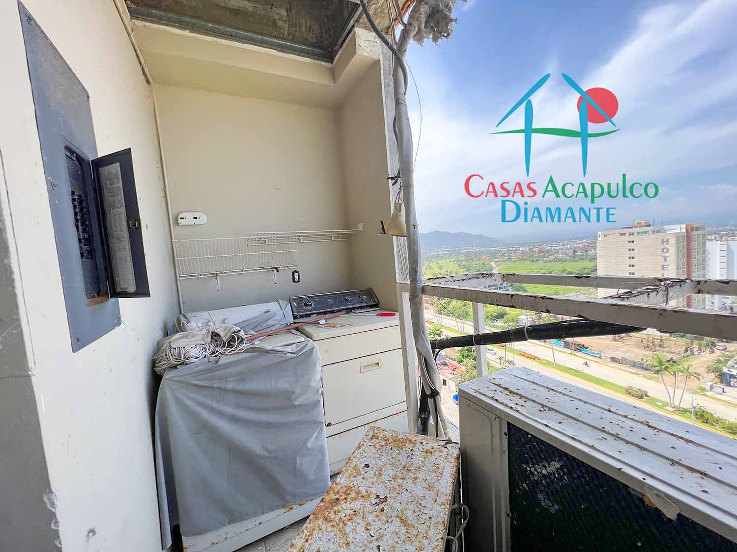 Galápagos 1001 - Lavandería después de Otis 4